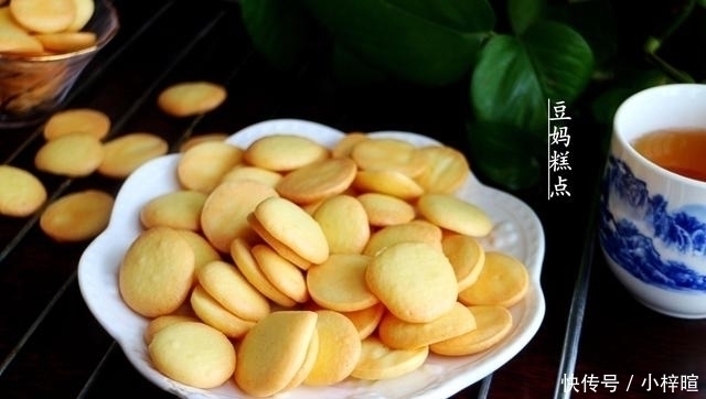 蛋黄小饼干|不用一滴油，教你做鸡蛋小饼干，只需3种食材，口口香又酥