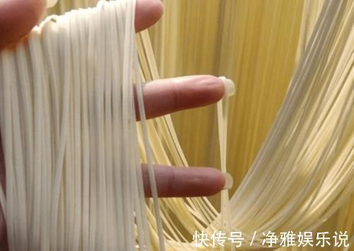 吃法|为何市场上的湿面条不会粘在一起？加了什么添加剂吗？你了解吗？
