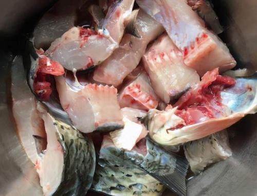 蛋液|炸鱼时,有人蘸面粉有人裹蛋液?大厨:教你正确做法,鱼肉香酥脆