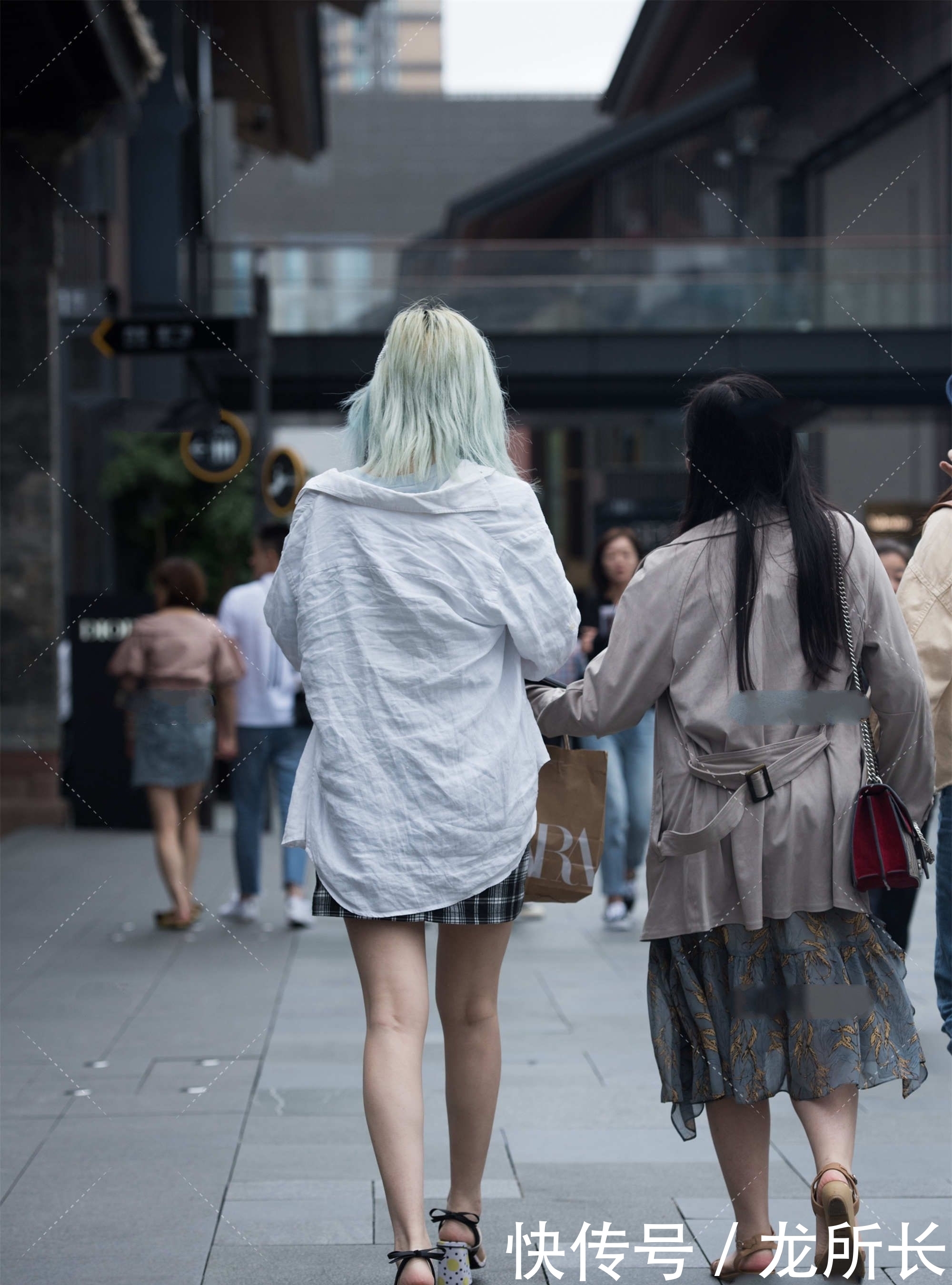 格子裙怎么搭才好看,学会这些技巧,轻松搭出时尚感