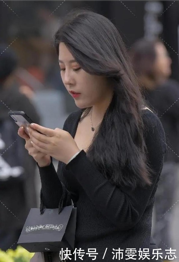 修身的裤子非常多,尤其是今年流行的小黑裤比瑜伽裤还显瘦洋气