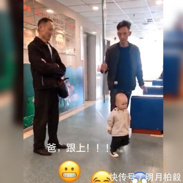 淤血|“霸气萌娃”医院输液走红,输液不忘带爸爸遛弯,网友:实力遛爸