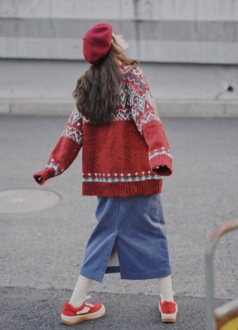 格纹 “针织衫+半裙”才是今冬最火穿搭,简约大方又时髦,照穿准没错