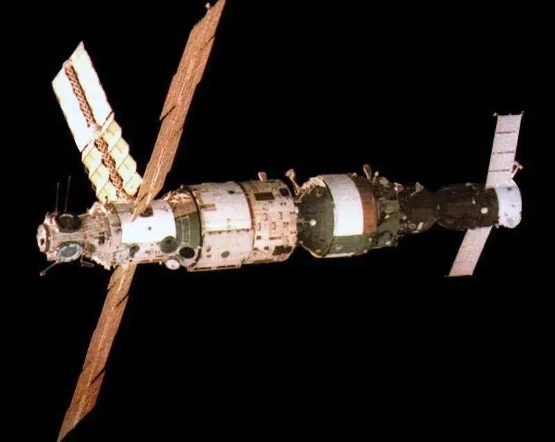 和平号空间站丨星空探索的先驱，逐梦太空的传奇