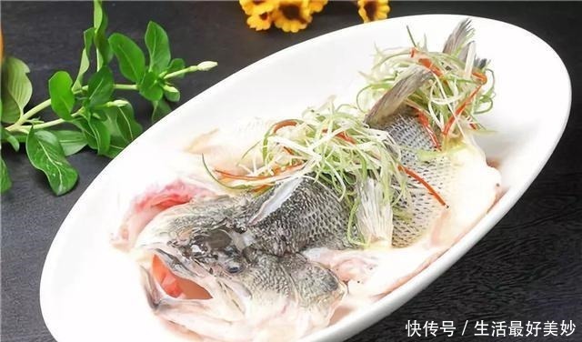 美味|大厨教你“清蒸鱼”专业做法，鱼肉鲜嫩又美味，营养全面老少爱吃