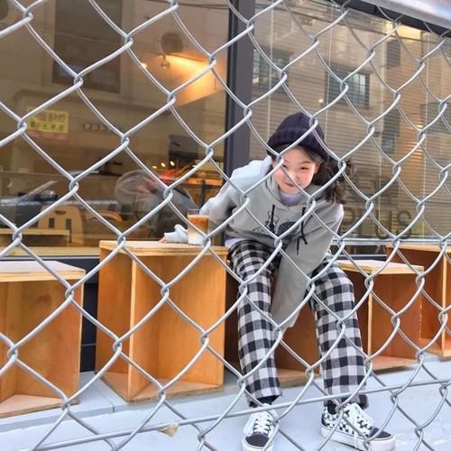 奶奶裤+毛衣+卫衣的穿衣搭配=春季搭配王炸组合！