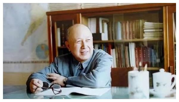 英国有个天才叫牛顿,德国有天才叫爱因斯坦,中国的天才叫什么?