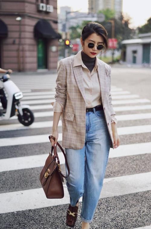 女人三十四十都不差，只要搭配得当，谁还能看得出年龄？