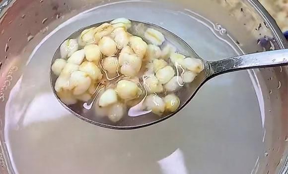 凉白开|三伏天少喝可乐多吃它，蒸熟加一物发酵两天，泡水喝，解渴又消暑