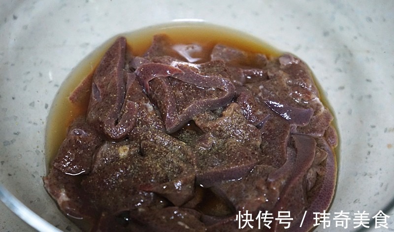 木耳|这猪肝只要烹饪的方式对了,吃起来一点也不腥,还很入味