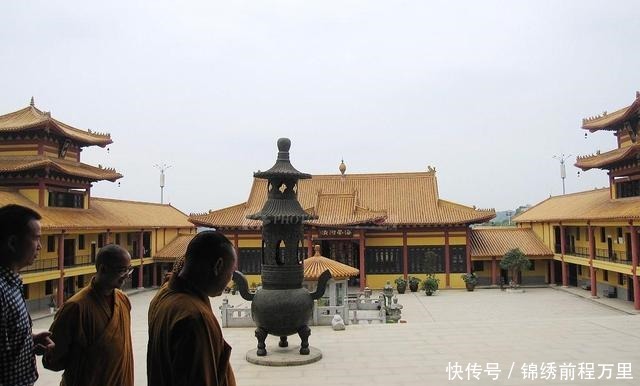 长沙一座香火旺盛的寺庙，整个建筑群融南北风格于一体，门票免费