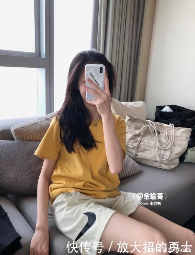 除了淡黄色,今年更流行“奶油黄”穿搭,气质又显白