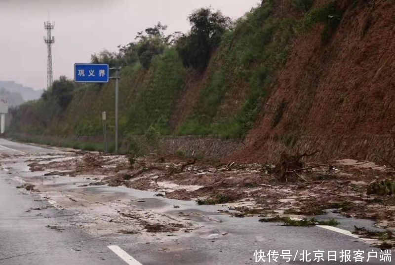 冒雨连夜赶路，北京绿舟救援队挺进郑州巩义市|前方连线 | 巩义市