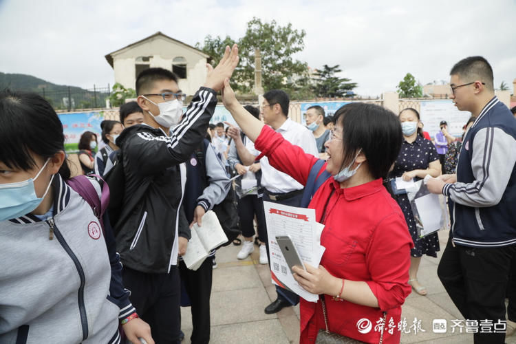 考生们|2021年烟台中考首日开考！芝罘中学考点外考生有序进场