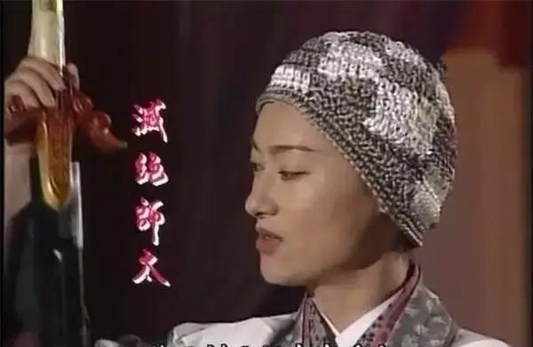 虚伪|金庸笔下最坑人的师父虚伪的岳不群,可恶的成昆,都没法和她比