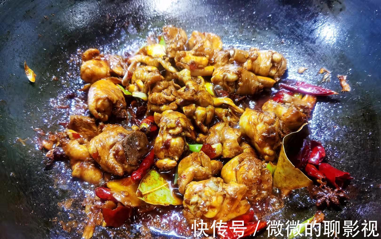 炒鸡肉焯水不焯水?30年大厨教你正确做法,鸡肉鲜香顺口,真美味