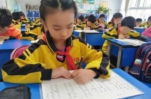 学习能力|小男孩被老师罚抄“员”字,妈妈拍照发朋友圈,网友:注入了灵魂