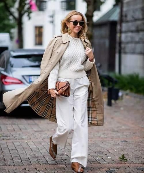 风衣里面穿什么才时尚？今年推荐这4种“内搭”，减龄百搭又耐看