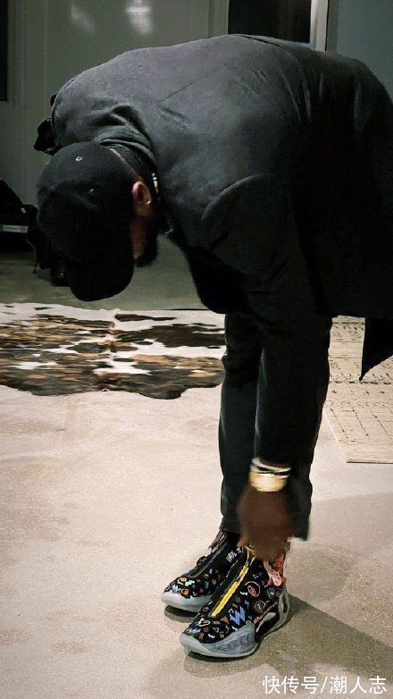 配色 韦德之道9无限「Moment」,初看惊艳十足,细看却不敢穿出门?