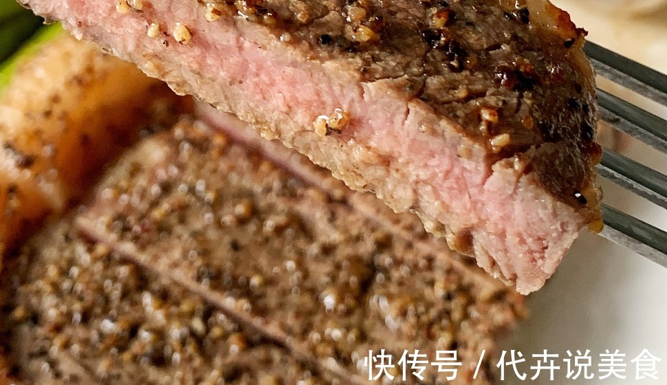 煎牛排时，万万不可直接下锅就煎，多加这一步，牛排鲜嫩更好吃