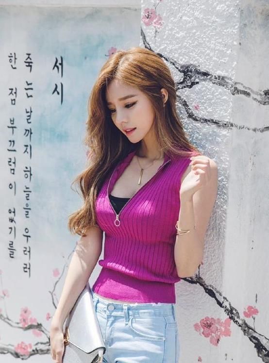 自信美才是真的美,身材曼妙,气质一览无余!