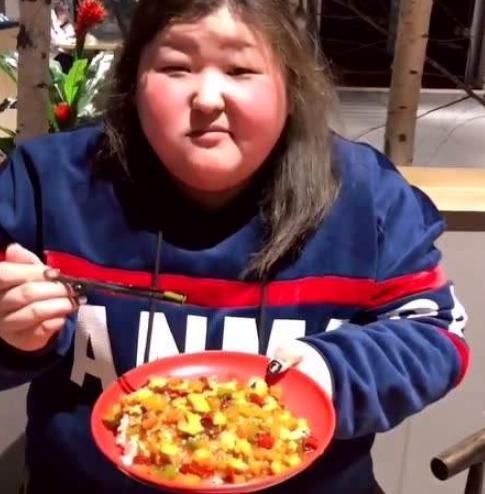 化妆品|青春期最“糟蹋”颜值的3陋习,全中会变“丑小鸭”,00后趁早改!