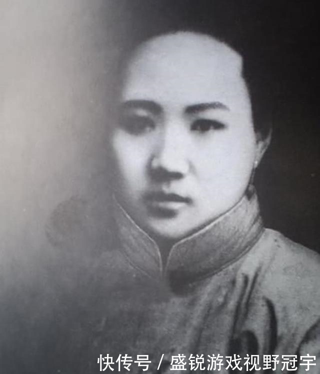 出生|中国传奇遗腹子: 出生前军队守卫产房, 出生后国家鸣13响礼炮庆祝