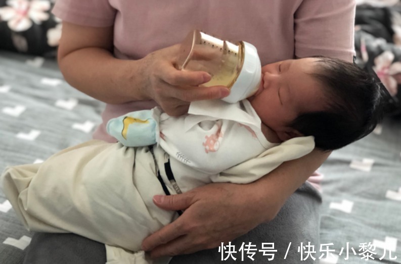 母乳喂养|为啥宝宝喝母乳频繁夜醒,喝奶粉却能一觉睡天亮?不止营养问题