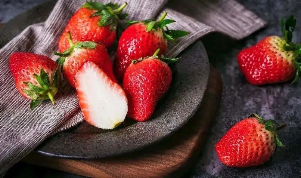 草莓|【松溪疾控提醒您】流行性出血热来了，草莓还能吃吗？