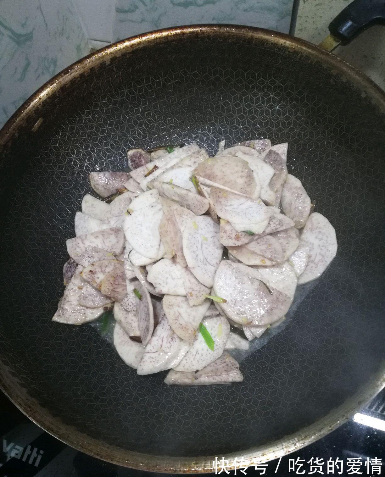 黏液蛋白|清淡美味的芋头炒青椒,你吃过没有,没有的话现在快来品尝