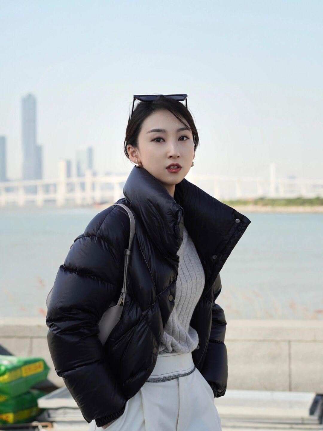 百搭|冬季基础色羽绒服才“真香”,百搭实用还遮肉,配什么单品都好看