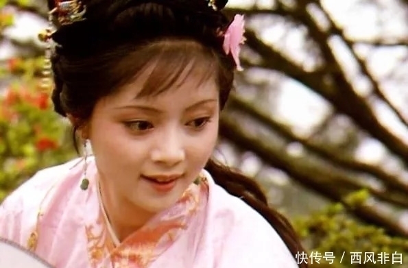 王夫人|薛宝钗借史湘云之名做东,大请贾府众人;贾母:再也不吃螃蟹了!