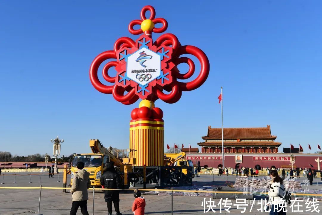 中国结|春节景观即将点亮！天安门广场立起中国结，大红灯笼挂上长安街