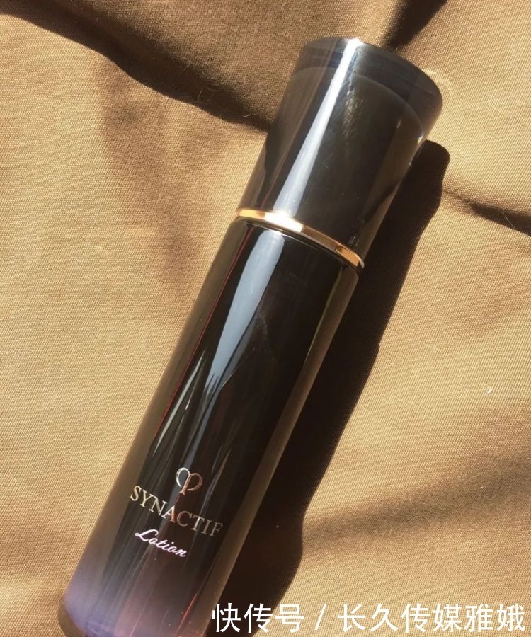 pol她给粉丝推荐几十块钱的平价产品,浴室里用的却是万元面霜?