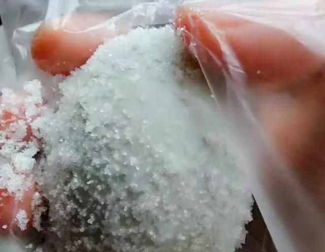 腌咸鸭蛋，要想鸭蛋出油这一步很关键，一定不能少，方法很简单