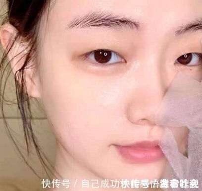 黑头 建议女生护肤远离这四个“坏习惯”,不然皮肤变差,黑头痘痘变多