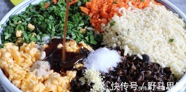 这才是素馅饺子最好吃的做法,教你调馅秘方,吃起来比肉饺子都香