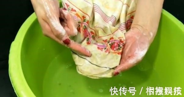 亲爱的|床单沾上血渍难清洗,只要拿它搓一搓,血渍全洗掉不留一点痕迹