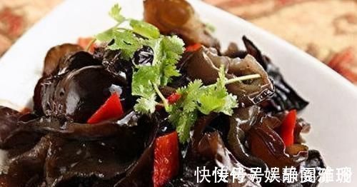 茼蒿|女性有子宫肌瘤不用怕,日常多吃3种食物,活血化瘀还能消肌瘤