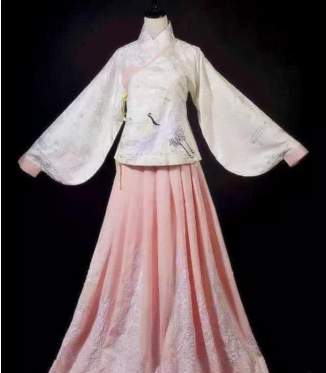 明朝|600年前中国女子出门穿什么?服饰很漂亮,日本朝鲜至今都模仿