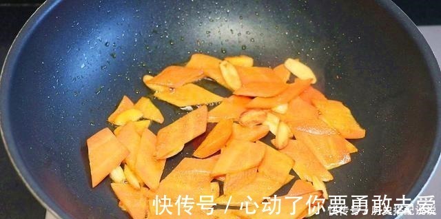 青椒|油豆腐别再煮着吃了,教你特色做法,开胃又下饭,上桌汤汁都不剩