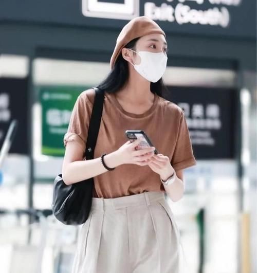 从衣服上找穿搭技巧不如从配饰上找，选对帽子穿搭立刻上升一个度