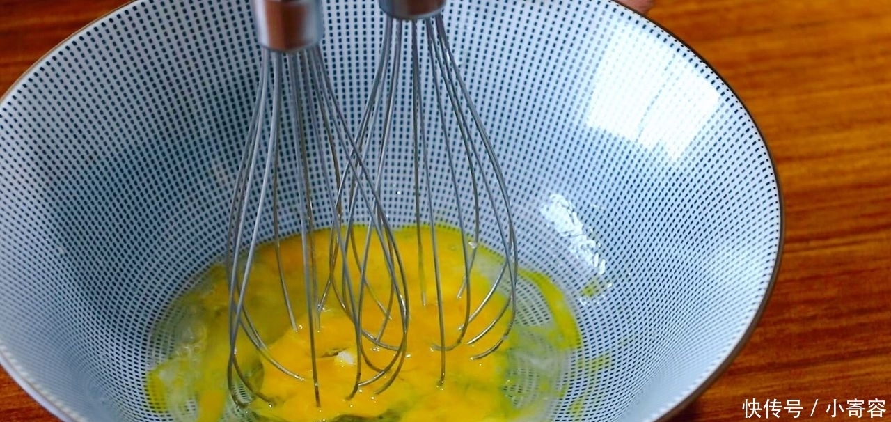 不加面粉，不用黄油，不用分离蛋清，教你做鸡蛋饼干，小孩子爱吃