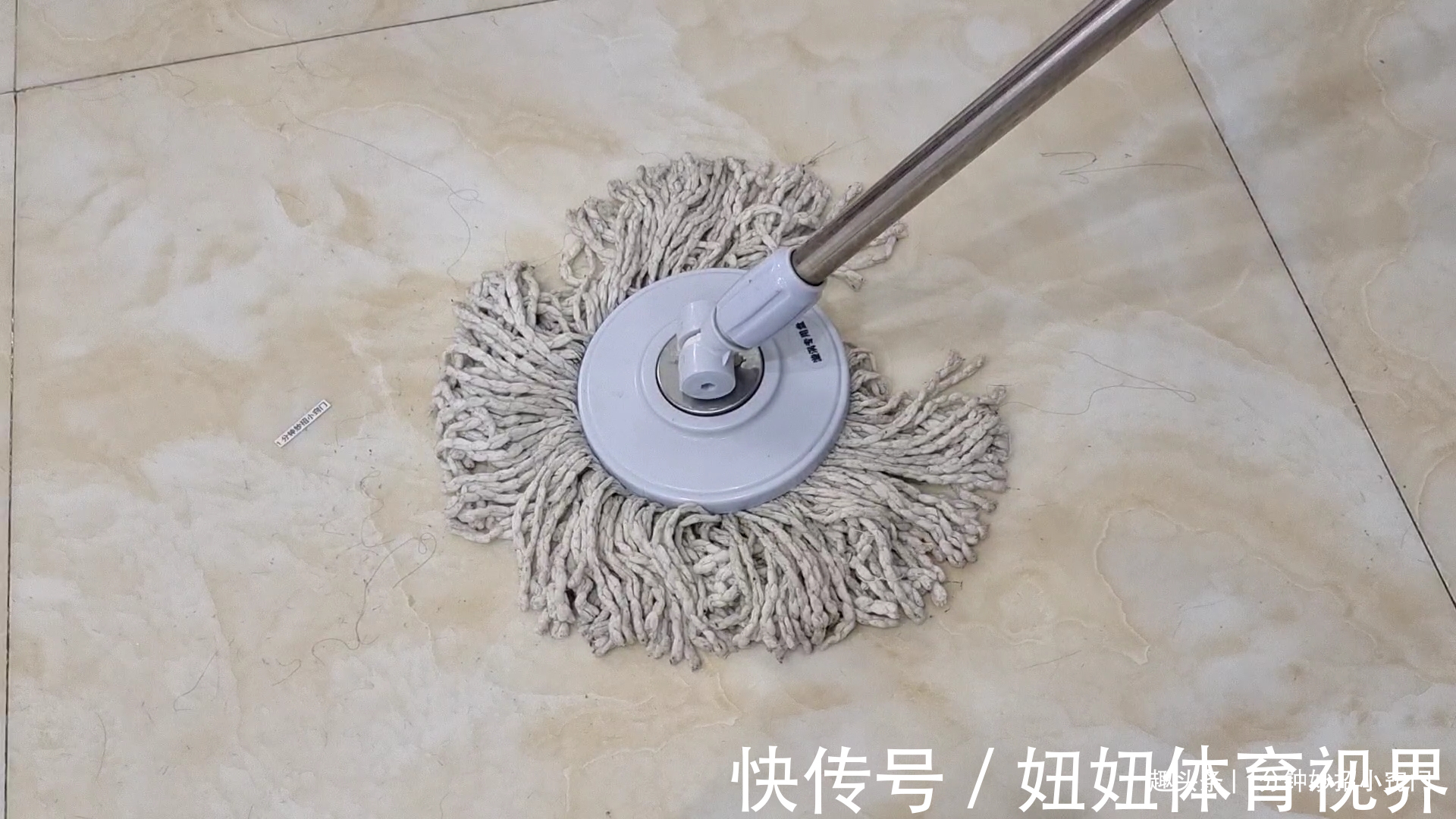 白醋|清水拖地等于白拖,在水里倒一点,拖完干净不落灰,方法太实用