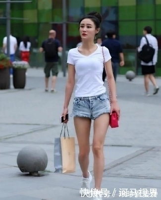 街拍|街拍：美女颜值高，穿搭漂亮，这样的街头时尚才有看头！