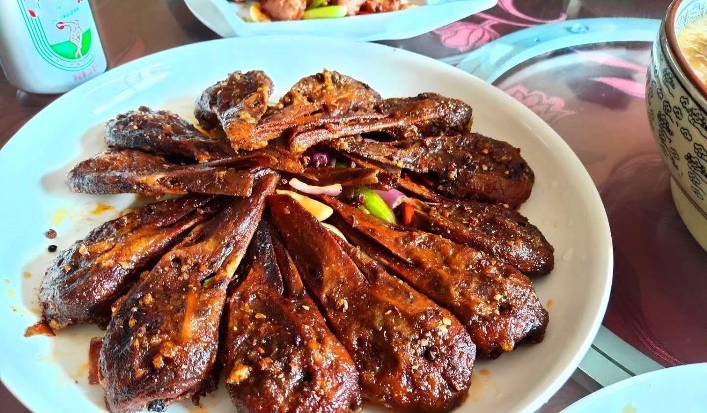 假期，请南方同学吃饭，10个人8道菜，同学北方菜都这么硬吗