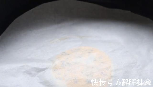 用3个鸡蛋做的小零食,香甜酥脆,平底锅就搞定,比买的还香