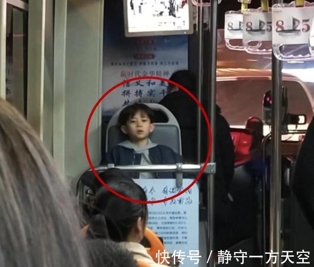 秃顶|“超帅气男孩”的颜值,引来众多宝妈羡慕:阿姨这就去偷孩子