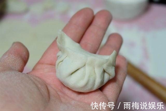 起阳草|韭菜鸡蛋馅饺子,关键在馅,有了这两样法宝,饺子不出水味更鲜