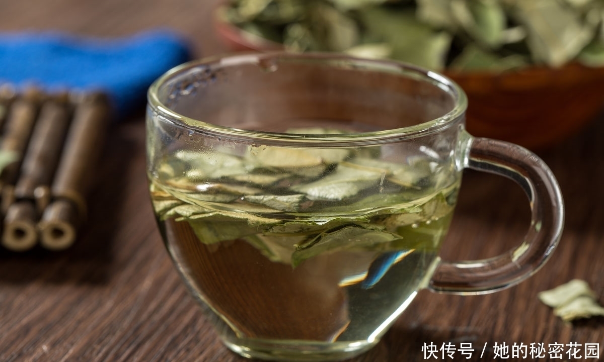 女性不想赘肉横生，此物泡水喝，睡前一杯，皮肤细腻，小肚子没了